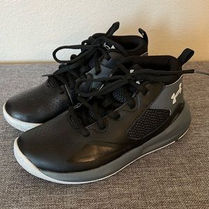 Boys basketball sneakers